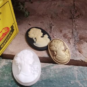 Lady Cameo Plaque